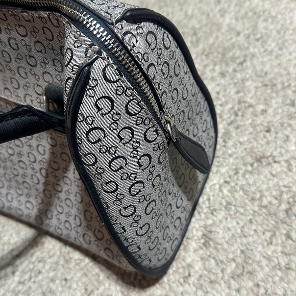 Guess Purse - Picture 2 of 6